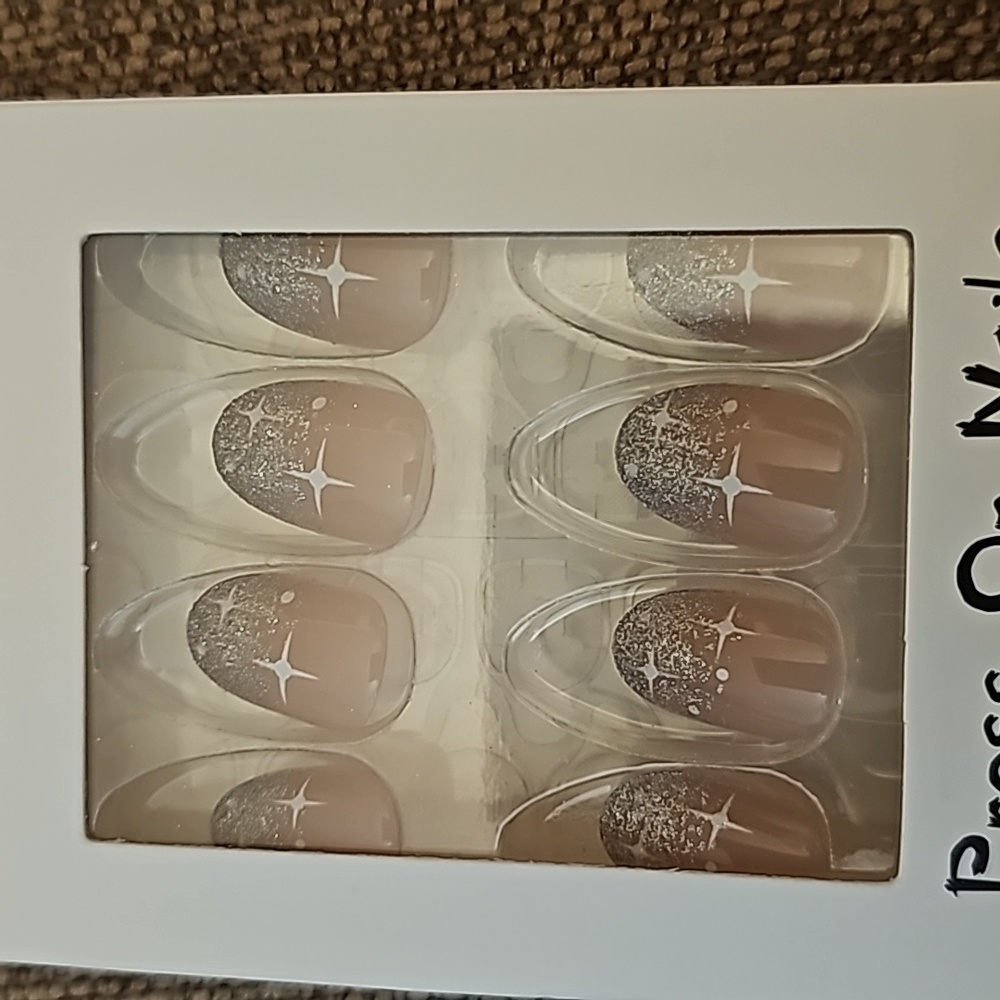 Press on nails
